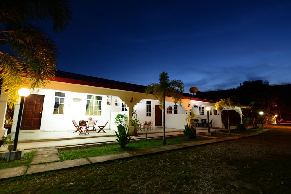 White Lodge Пантай-Сенанг Экстерьер фото